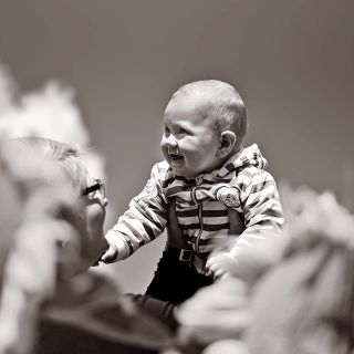 Toto zná každá máma a tátové prominou- nedokáži to posoudit, ale třeba to mají stejně? Je hluboká noc a Ty šmátráš rukou...